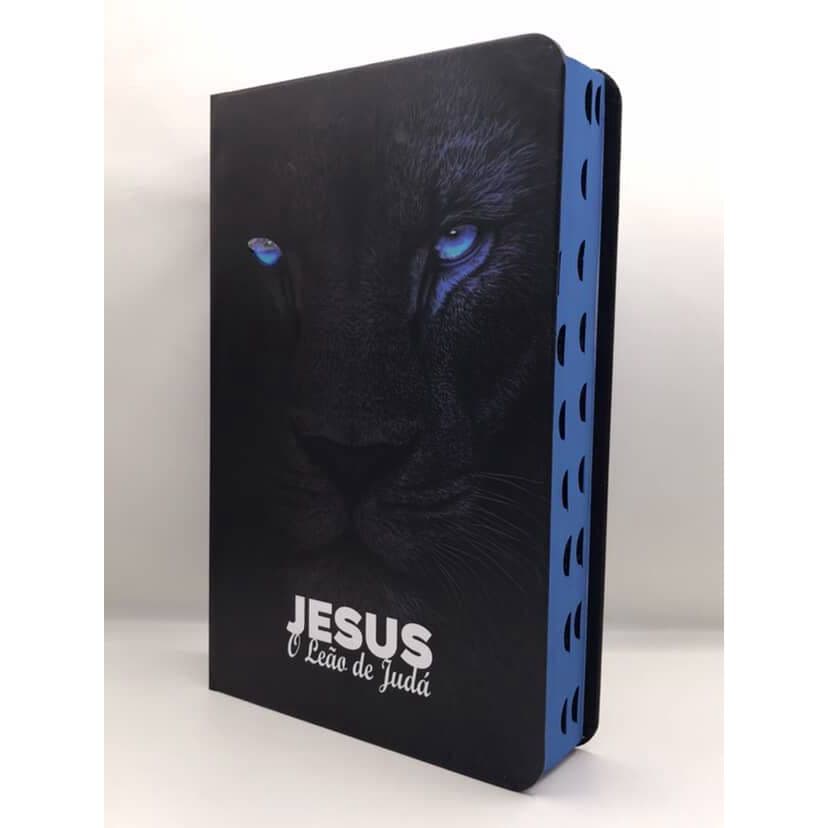 Bíblia Sagrada Tamanho Grande com Harpa Palavras de Jesus em Vermelho Capa Dura Leão Olhos Azul