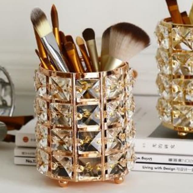 Porta-pincéis de maquilhagem de cristal elegante e elegante, um lugar para cosméticos e artigos - um presente especial