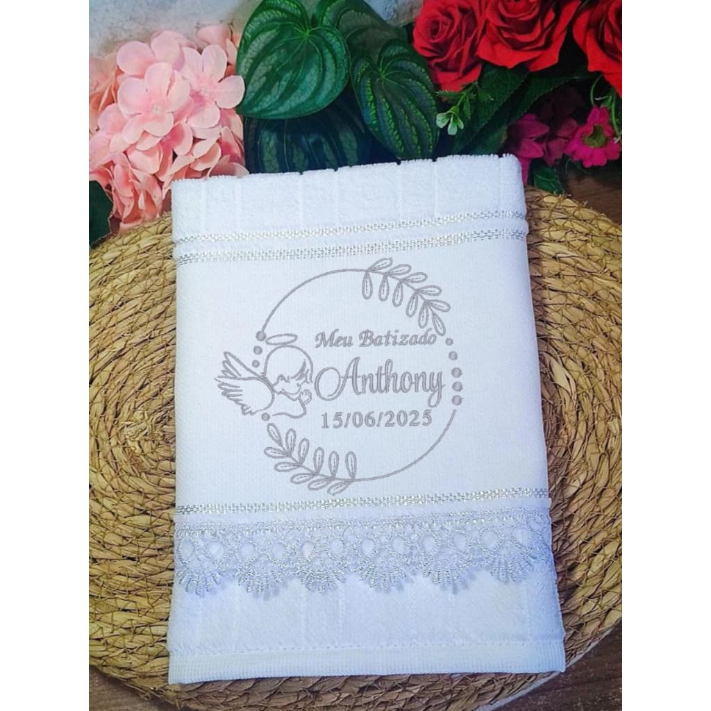 Toalha Bordada para Batismo ou Apresentação Religiosa para Batizado com Barrado de Renda ou Guipir