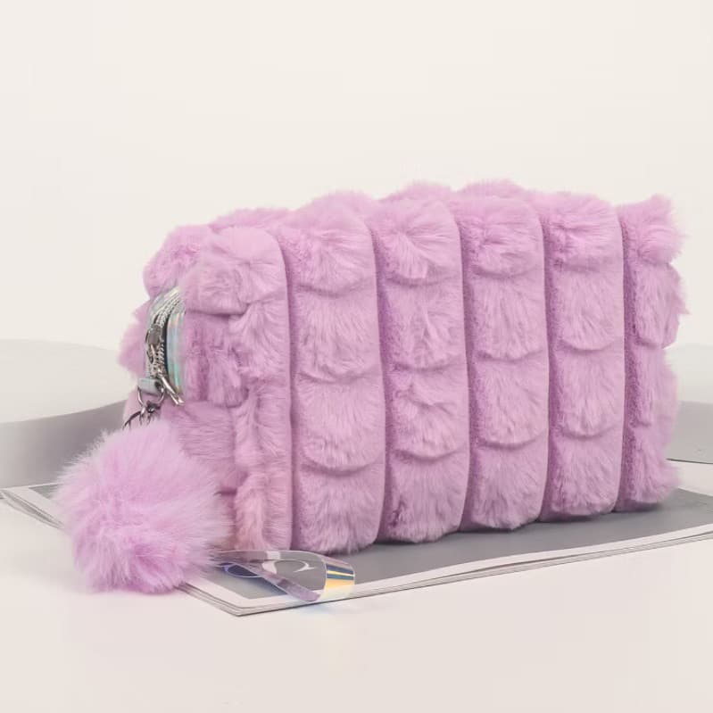 Necesser Pelucia Necessaire Com Pompom e Alça Feminina Estojo de Bolsa