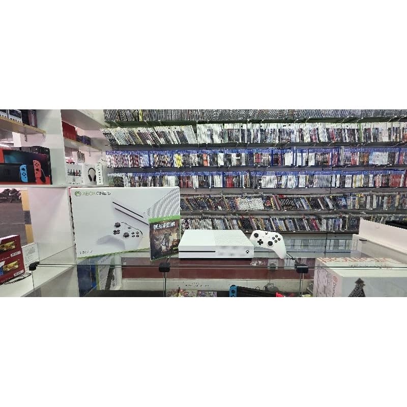 XBOX ONE S 1TB JOGO DE BRINDE