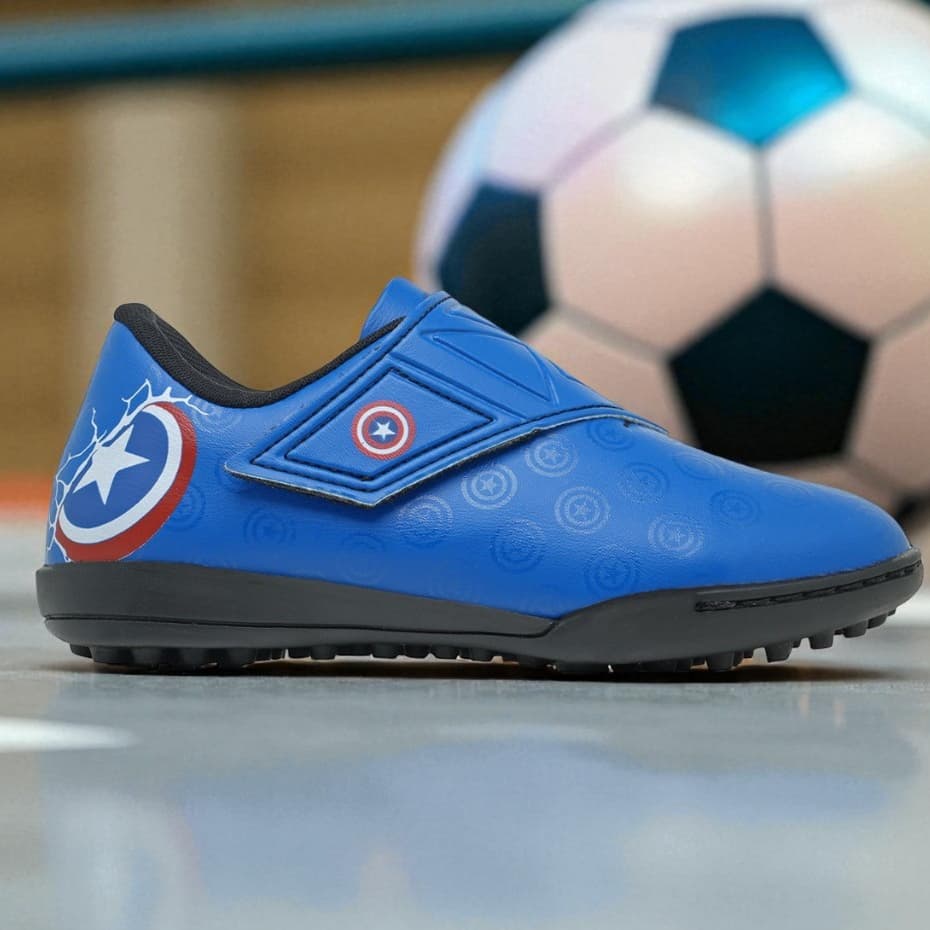 Chuteira Infantil Personagens Society Gramado Sintético com Fechamento em Velcro Linha Premium