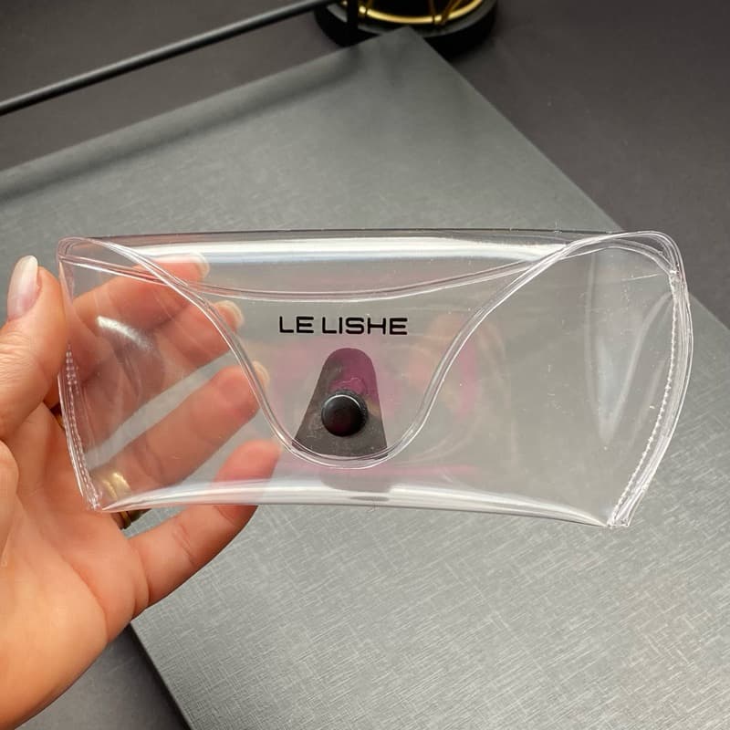 Estojo case bolsinha porta óculos de sol proteção antirrisco PVC plástico cristal transparente com fecho de botão