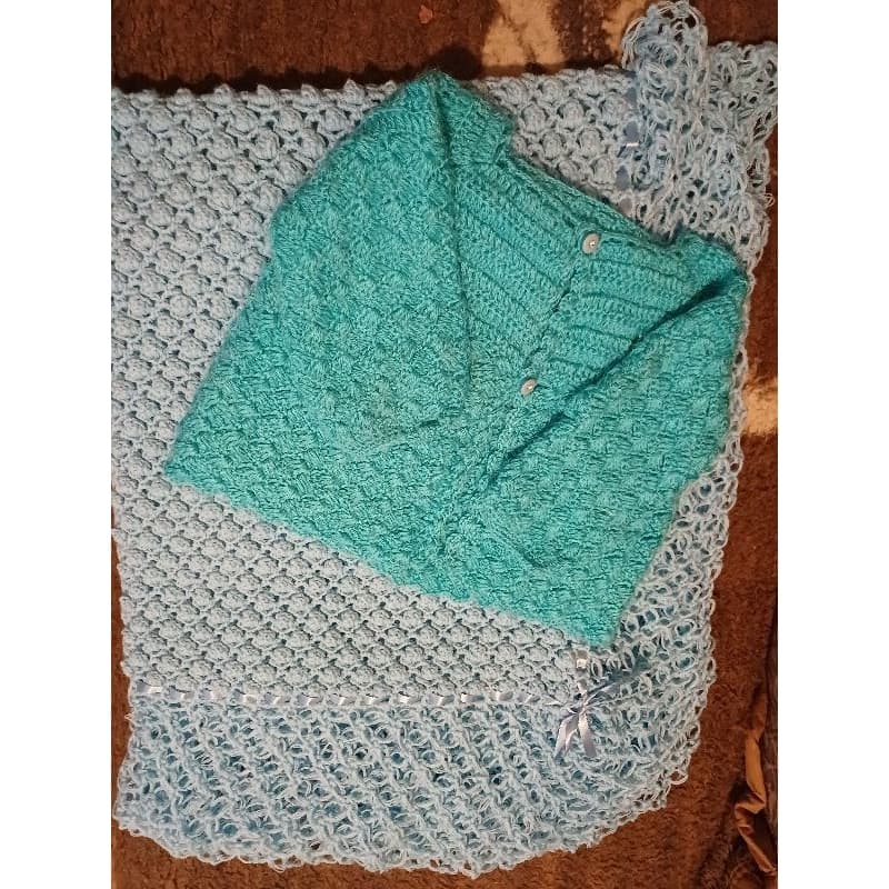 manta xale de bebê azul de crochê