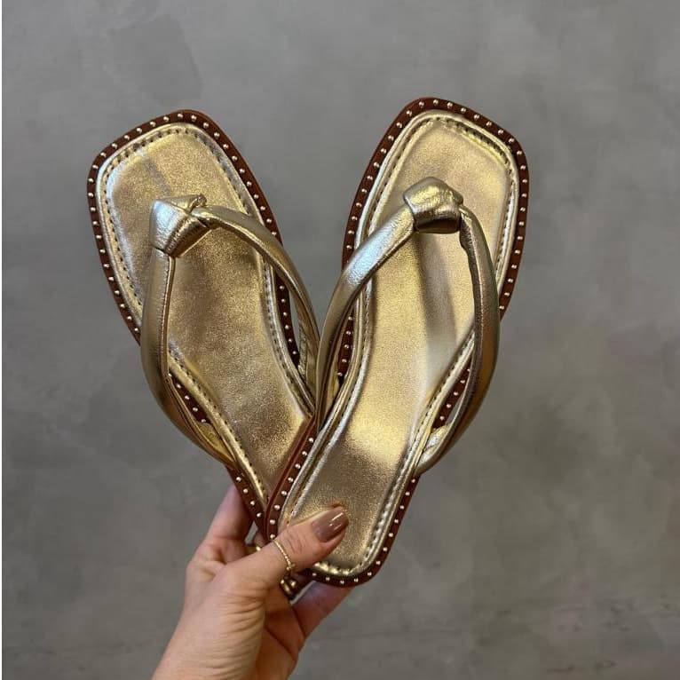 Rasteirinha Feminina Bico Quadrado Feminina Luxo Conforto - Detalhe em Tachas RN2