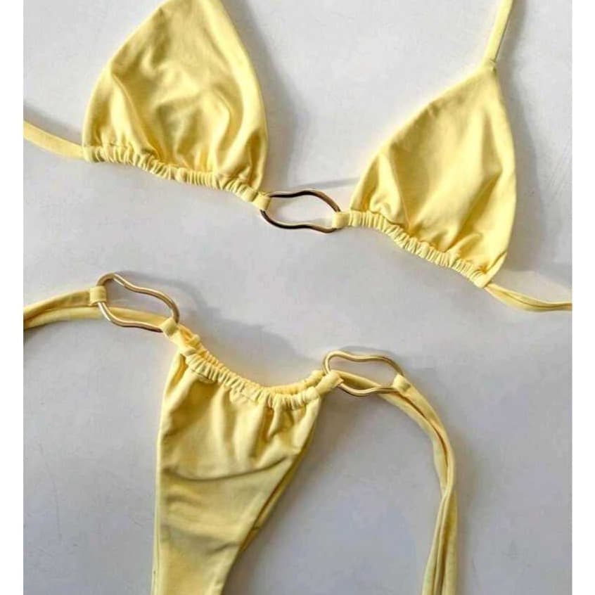 Conjunto de Biquini Praia Feminino Fita Fio Dental com Fivela Orgânica, Laço e Decoração Metálica, Praia Verão 2025