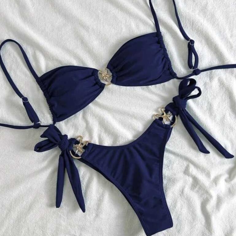 Conjunto de Biquini Praia Feminino com Decote Tomara Que Caia, Fita e Decoração Metálica, Praia Verão 2026