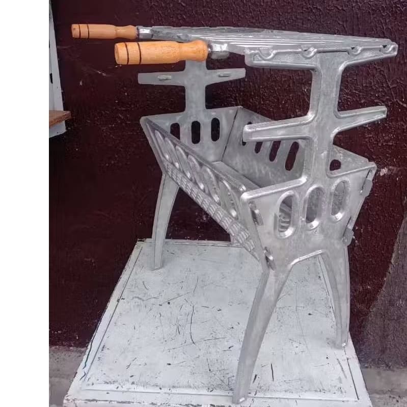 churrasqueira desmontável grande em alumínio batido .