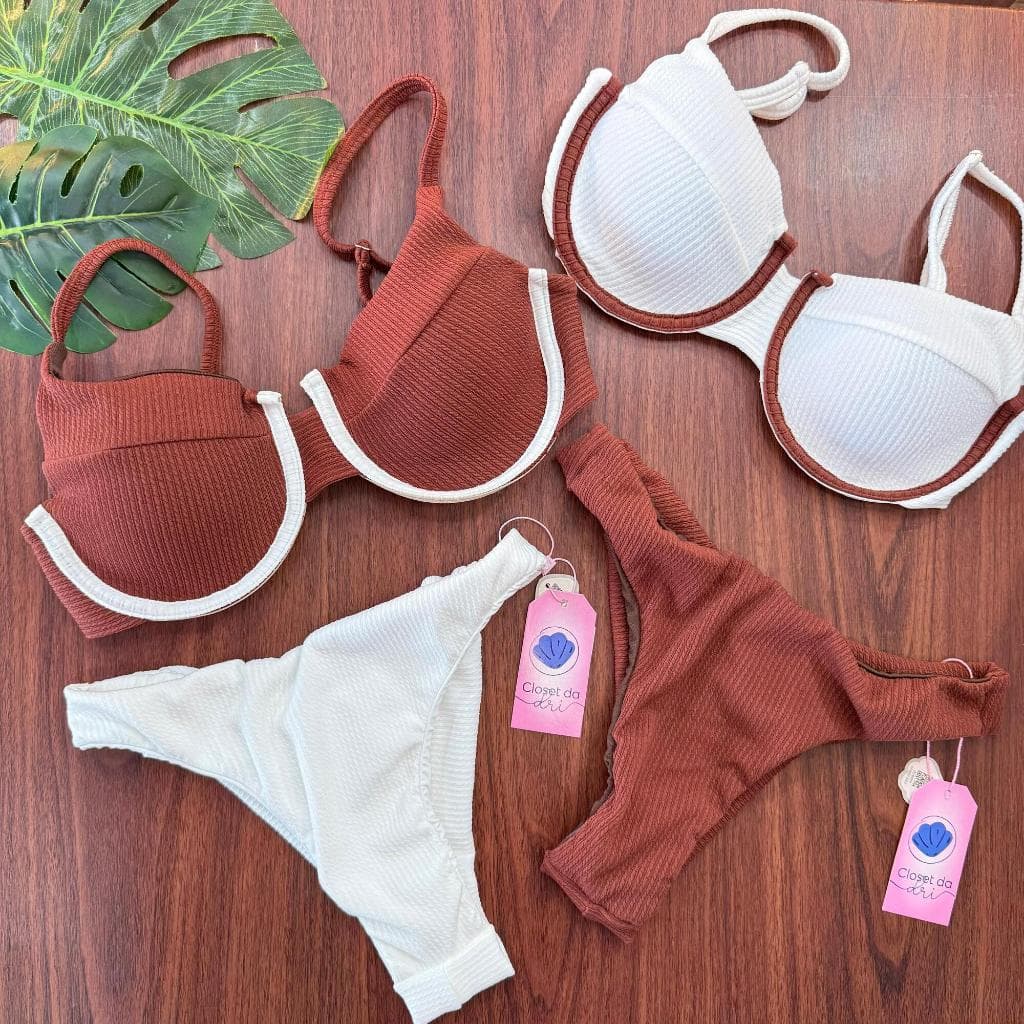 Biquíni meia-taça Retrô Atoalhado c Aro e Calcinha Asa Delta