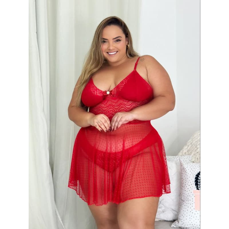 Camisola plus size em tule e renda com calcinha e camisola