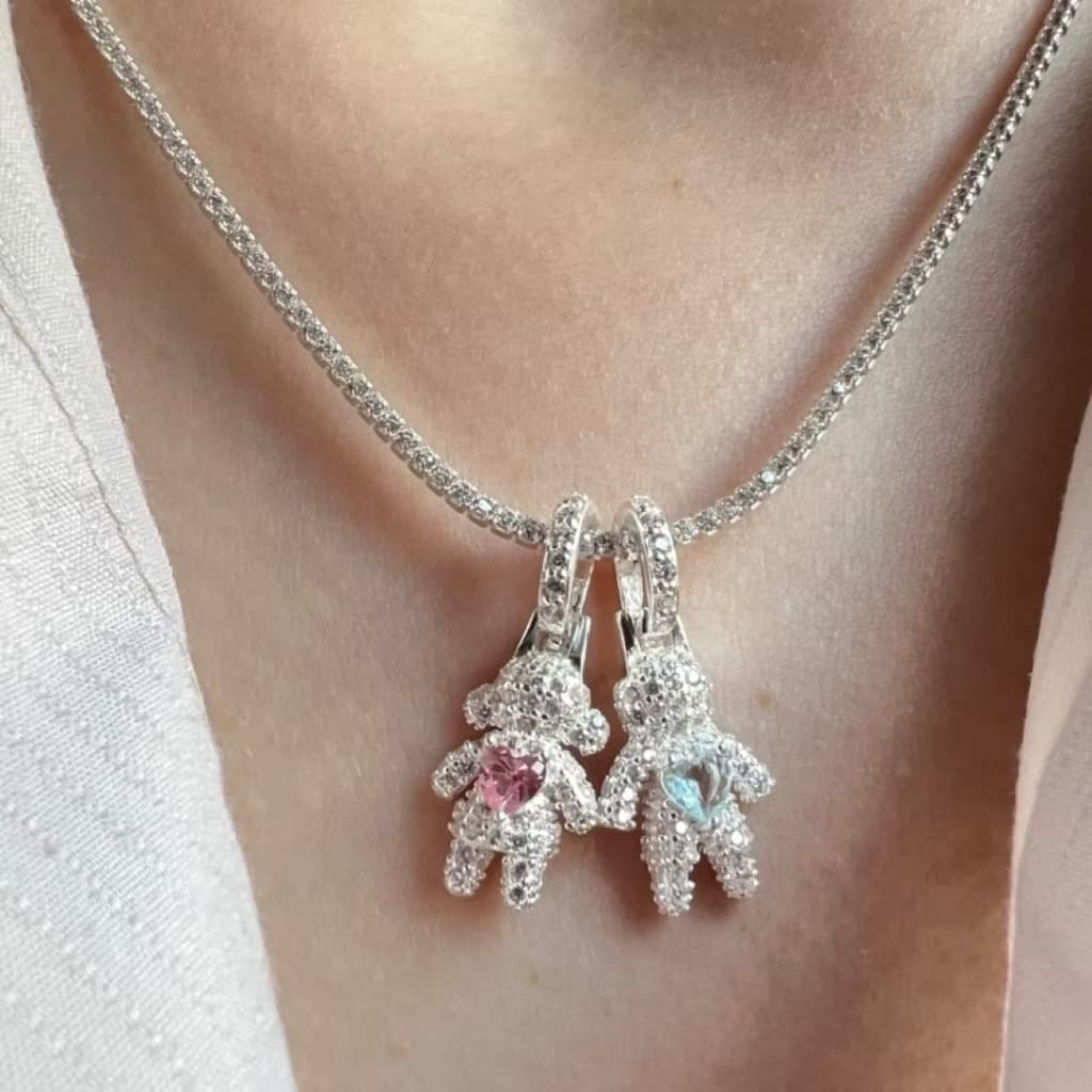 Colar semi-joia prata com pingentes de menino e menina com coração rosa e azul – Menino & Menina