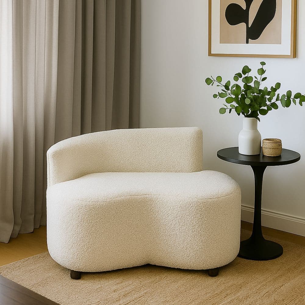 Sofá Puff Curvo Slim Cloe 100cm – Compacto, Moderno e Confortável Para Sala Tecido Bloucle Off White