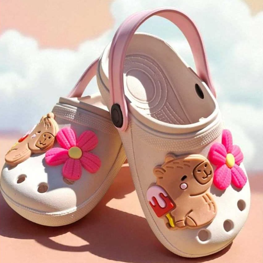 Sandalia infantil Babuche Injetado Personalizado Capivara e Flor Delicado Confortável Macio