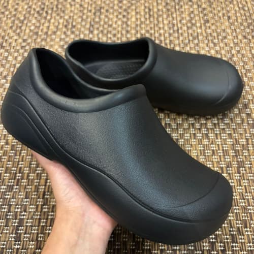 Babuche Sapato Profissional Serviço Sandália Sapato Fechado Preto Branco - Yvate