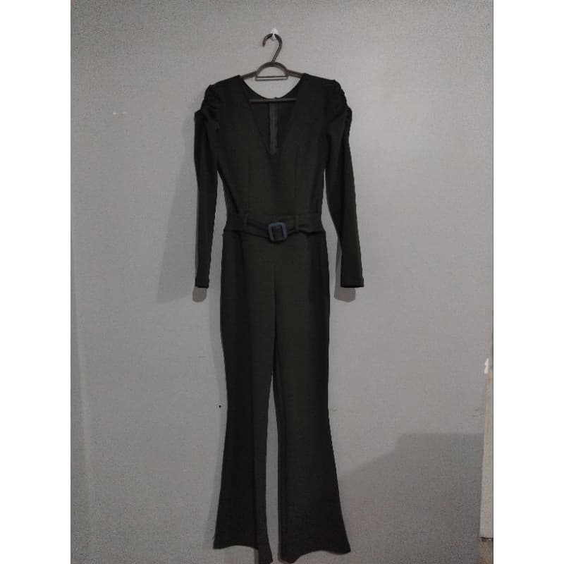 Macacão feminino verde militar tam M brechó