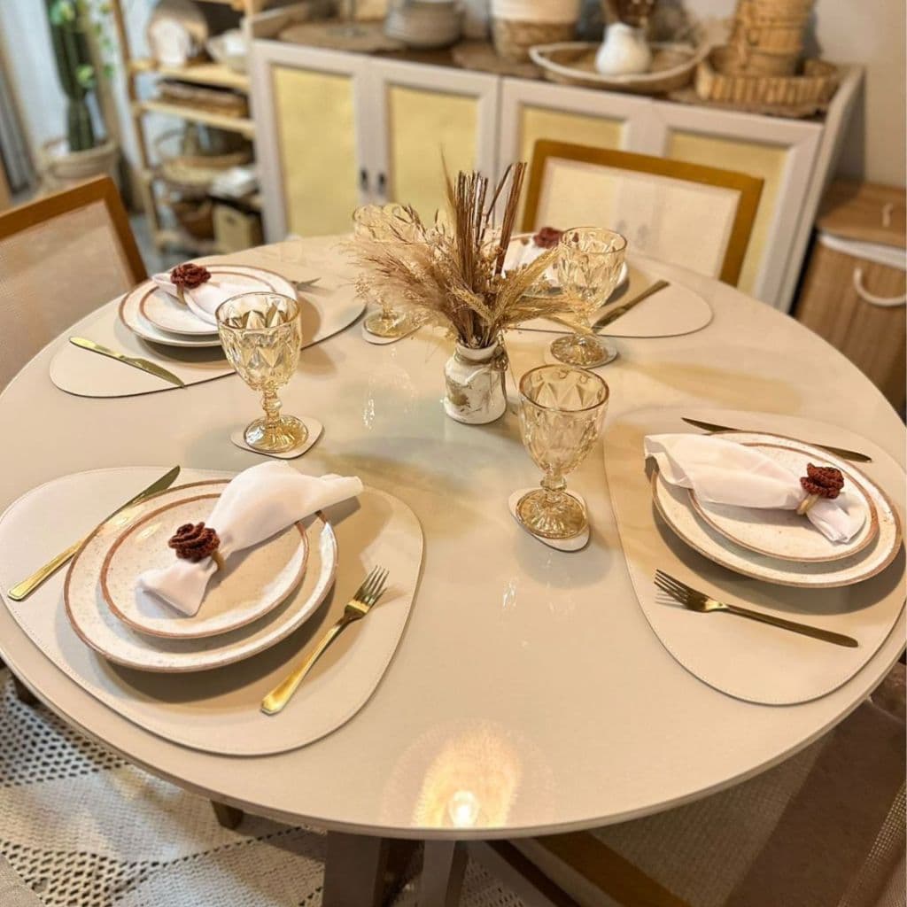 Kit Sousplat Gaby Show Dupla Face + Porta Copos Jogo Americano Moderno Acessórios De Mesa Em Couro Sintético