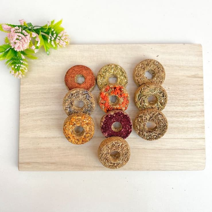 20 Rosquinhas de Feno - 100% Natural - Petisco para coelhos e roedores