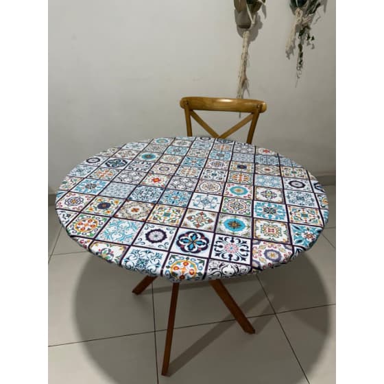 Capa, toalha de mesa TÉRMICA e IMPERMEÁVEL, redonda com elástico.  Azulejos.