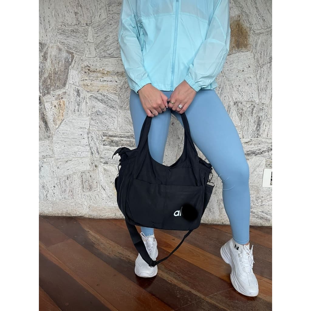 BOLSA ACADEMIA FITNESS MEDIA NYLON ALÇA TRANSVERSAL REMOVIVEL  ZIPER FEMININA