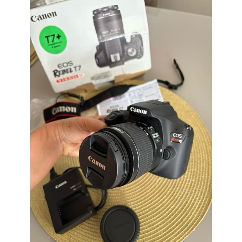 Cânon EOS T7+ Com lentes EF-S 18-55mm IS II