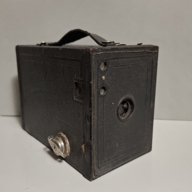 Câmera fotografica antiga Brownie n. 2 model F