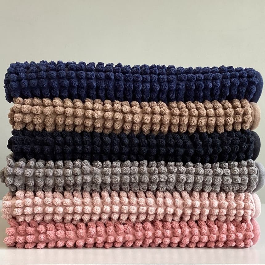 Tapete De Banheiro Microfibra Bolinha Macio 40x60 Antiderrapante Promoção