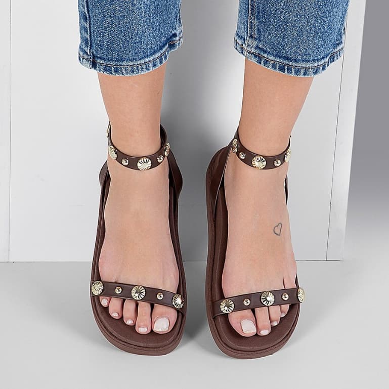 Sandalia Papete Feminina Flat Flatform Tacha Enfeite Aplique Metal Tendencia Confort