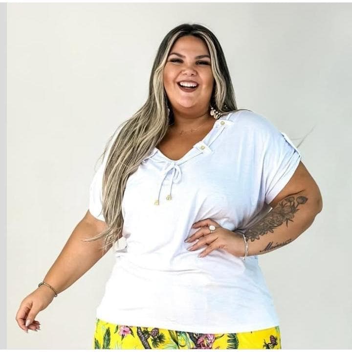 Blusa Vermelha Plus Size com Decote em V e Detalhe de Amarração – Ideal para Todas as Ocasiões