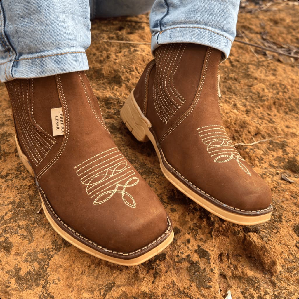 Botina De Couro Feminina Rodeio Ferreira César Vira Francesa Butina Cowboy Cavalgada Solado Látex