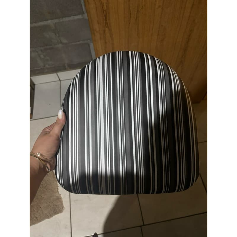 Assento  avulso Reto Estofado Medida 34x35 Preto Flor