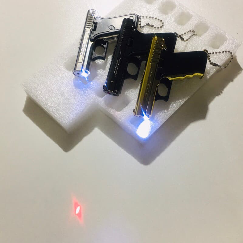 Chaveiro com lanterna apito laser 3 em 1