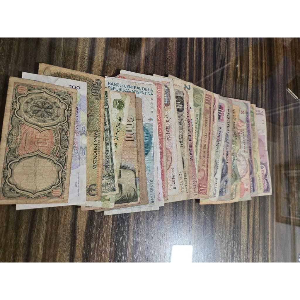 20 cedulas diferentes estrangeiras