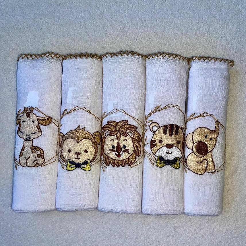 Kit 5 Fraldas de Pano Bordada Safari para Bebê Tecido Duplo 100% Algodão 70x70cm