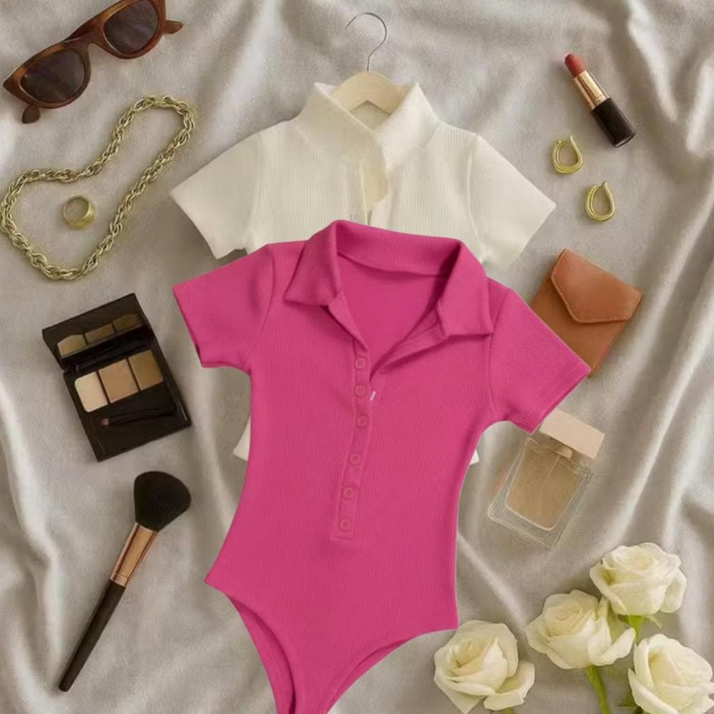 Kit 2 Body Feminina Gola Polo Com Botão Manga Curta Decotado Canelado Confortável Estiloso Bojo Moda Blogueira Tendência
