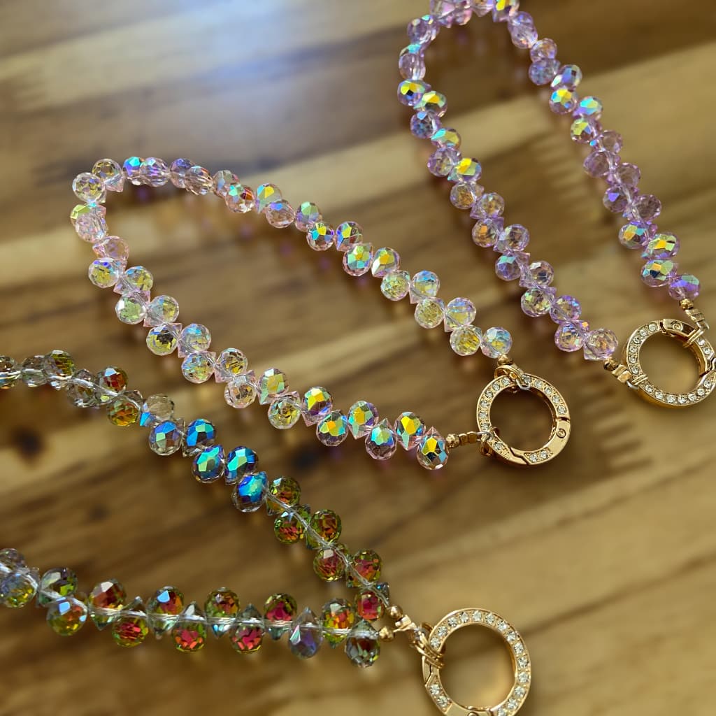 ✨ Pulseira Fashion com Strass – Cordão de Mão com Pedras - Luxo e Moda para Celular Anti Queda