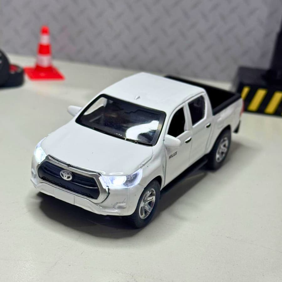 Miniatura Toyota Hilux 1:36 C/S Som e Luz metal