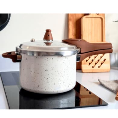 Panela de Pressão Brinox Pressure Revestimento Cerâmica 4,2L cor Vanilla Todos os Tipos de fogões