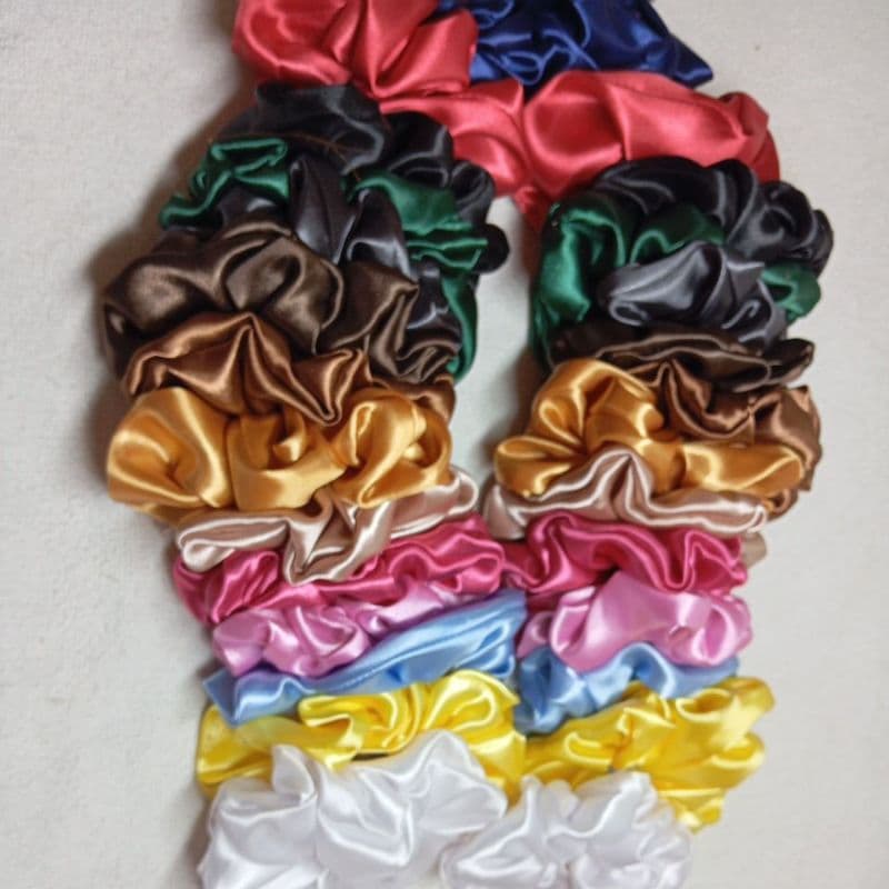 KIT com 15 scrunchie/ xuxinhas de cetim