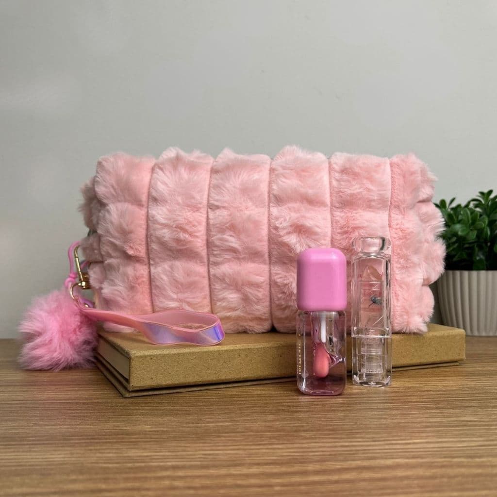 Bolsa Estojo Cosmética Pelúcia Feminina Fofo Com Pompom Necessarie
