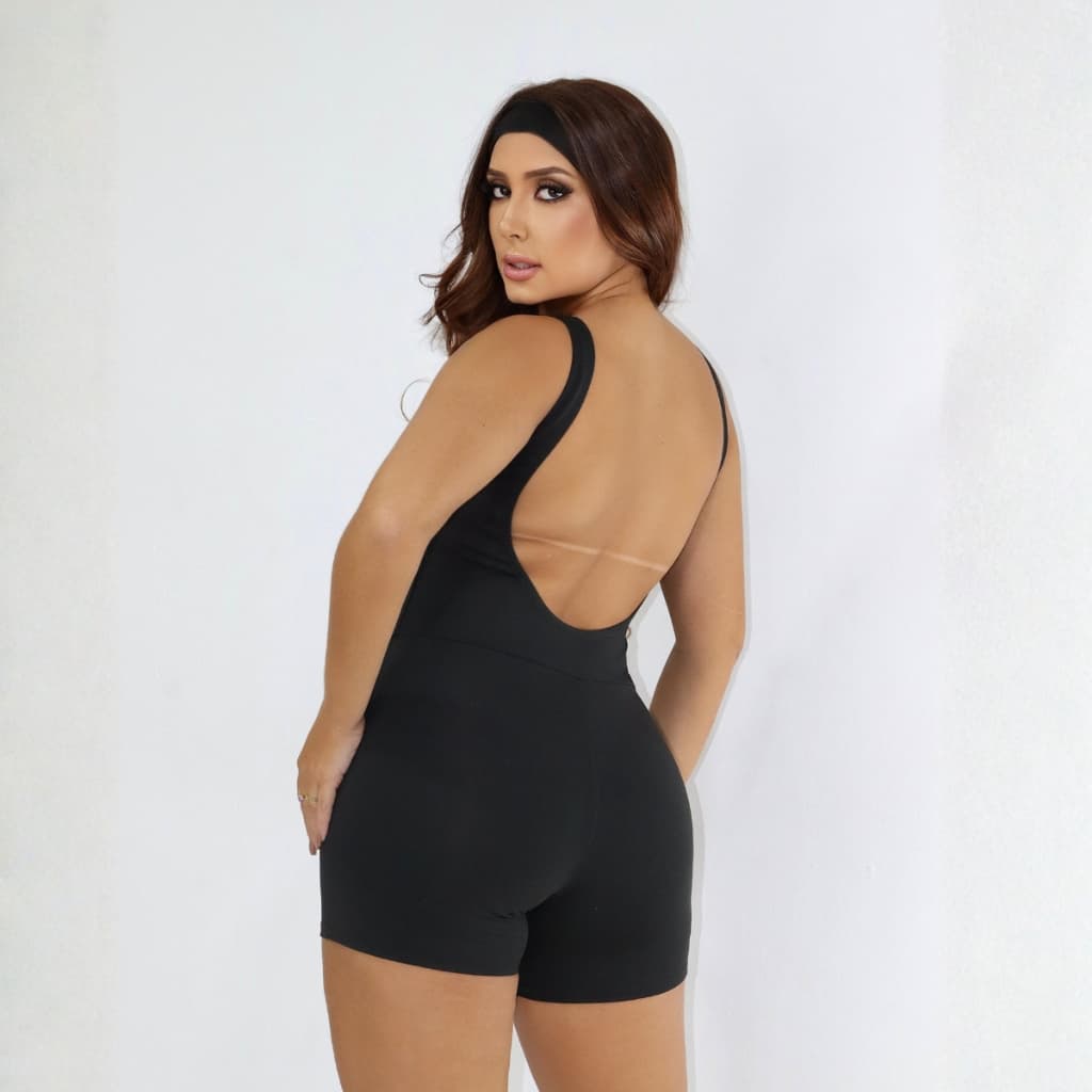 Macacão Gringa Decote Nas Costas de Manga Curta Fitness Academia Short