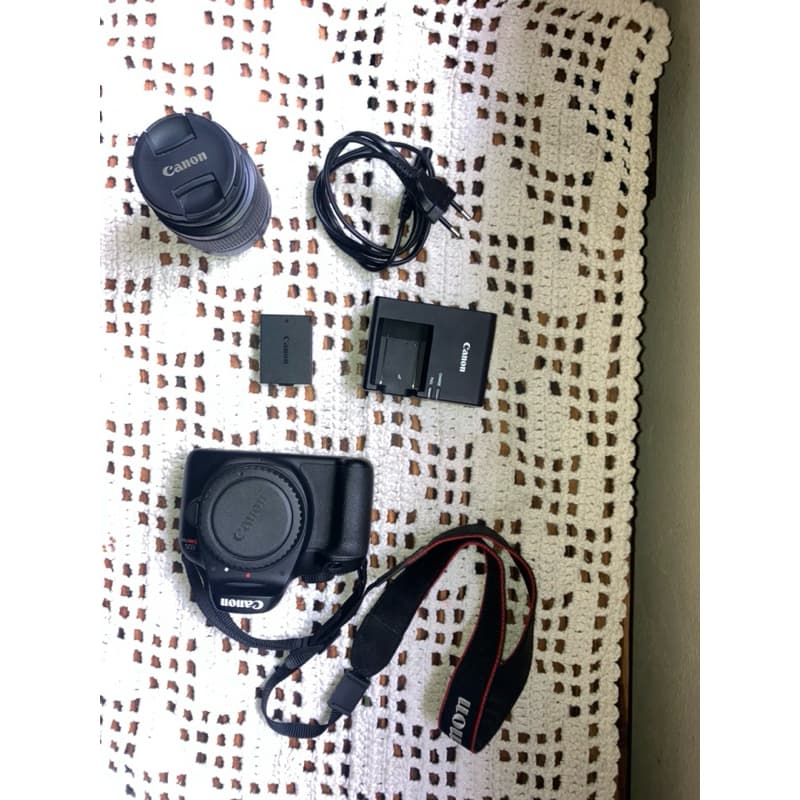 Câmera Fotográfica-Canon T100 (Rebel T100) Kit C/ Lente 18-55mm, pouquíssimo uso!