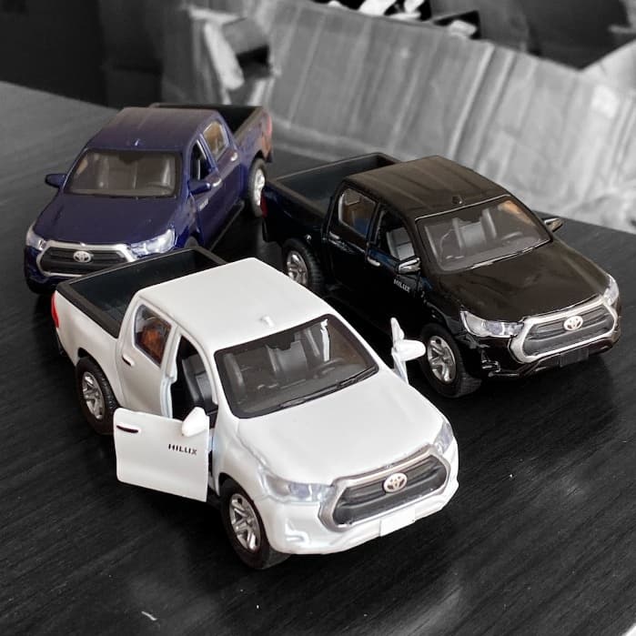 Toyota Hilux Miniatura LUZ E SOM Colecionável Carro Ferro 1:36 Metal