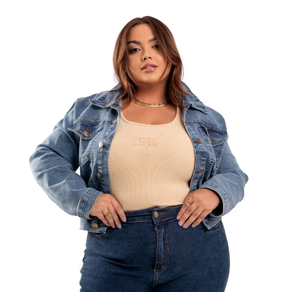 Jaqueta jeans plus size detalhe costura bolso com lycra moda feminina