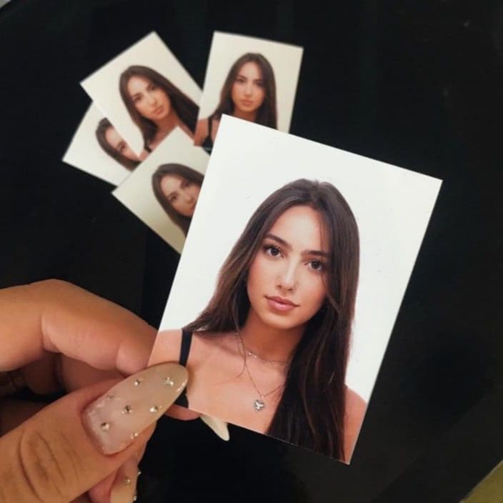 10 FOTOS 3 X 4 REVELAÇÃO DIGITAL - FOTOS IGUAIS COM FUNDO BRANCO