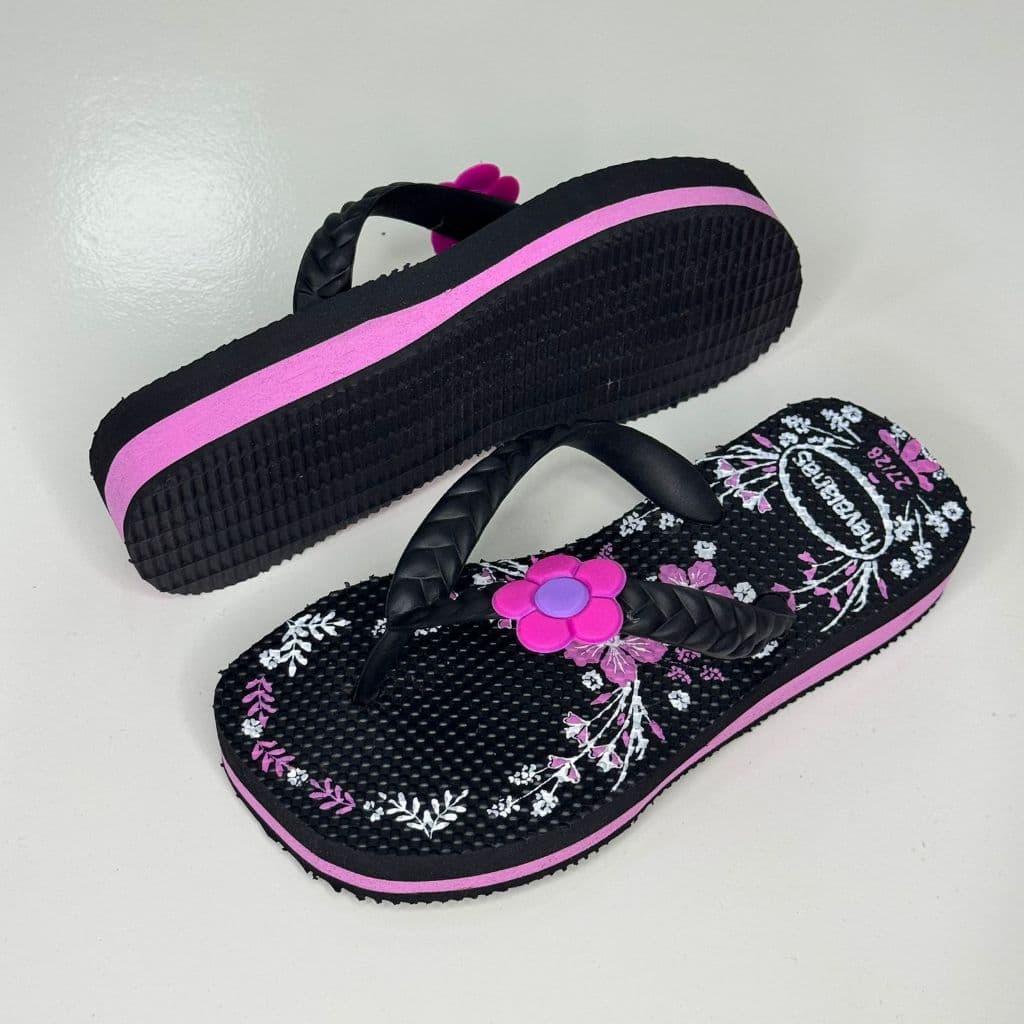 Chinelo Tamanco Infantil com Estampa Floral e Detalhe de Flor