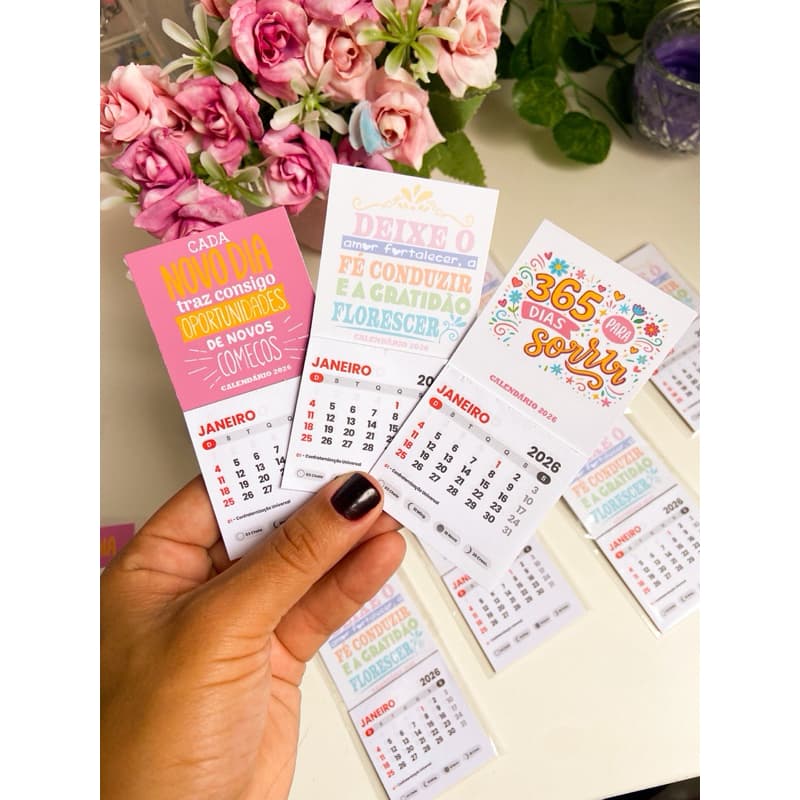 Calendário de geladeira 2026 com artes fofas