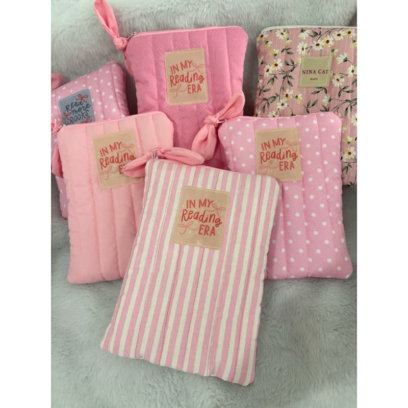 Case porta Kindle “In my kindle Era” rosas que amamos!