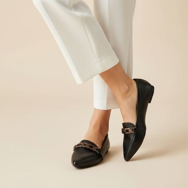 Sapatilha Feminina Confortável Luxo Elegante Sapato Feminino Mocassim Bico Fino Preto Corrente