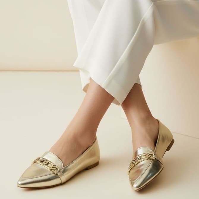 Sapatilha Feminina Confortável Luxo Elegante Sapato Feminino Mocassim Bico Fino Ouro Corrente