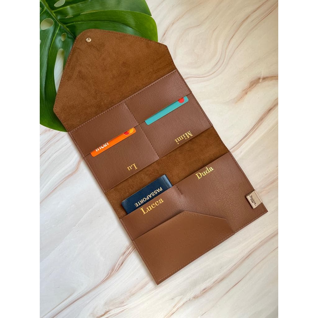 Porta passaporte familia 4 compartimentos